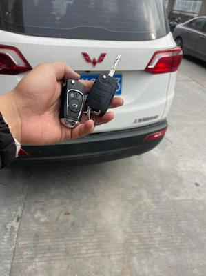 五菱宏光s3電瓶沒(méi)電了鑰匙怎么開(kāi)門(mén)